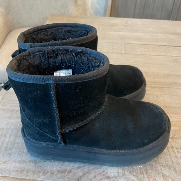 Little Girl UGG Boots – Size 3 - Picture 8 of 10